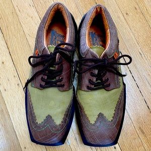 New. Worn once. Selling due to foot problems and have to wear special shoes.